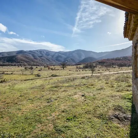 Serene Stone House Landhaus *